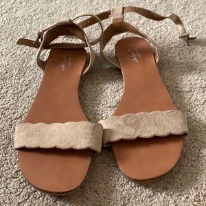 Crown vintage tan scallop sandals